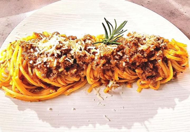 Des plats de pâtes faits maison selon les recettes siciliennes dans notre restaurant à La Saline-les-Bains